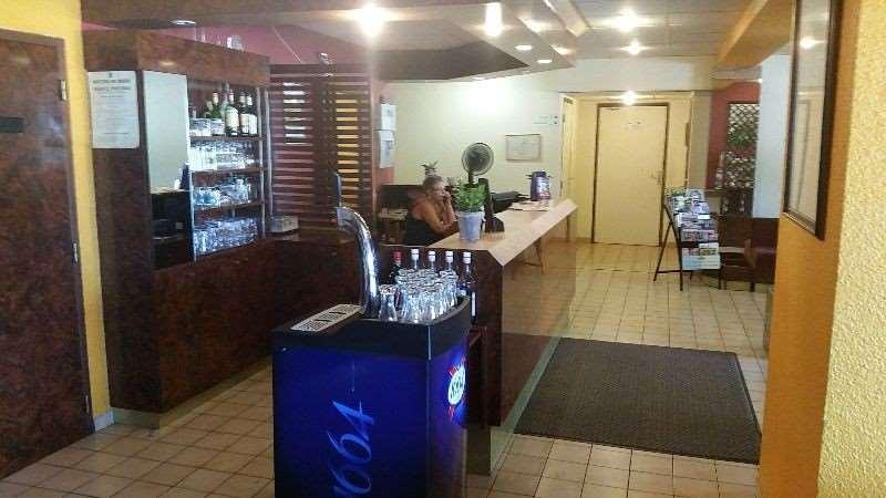 Brit Hotel 萨尔格米纳 内观 照片