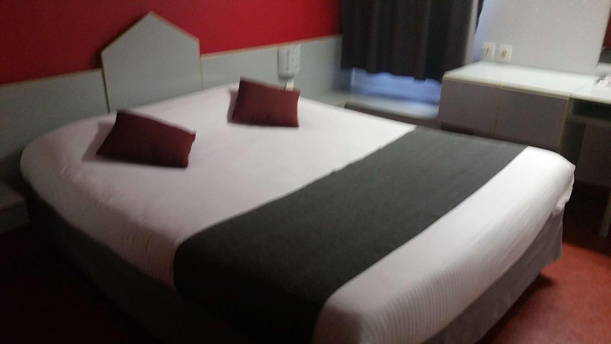 Brit Hotel 萨尔格米纳 外观 照片