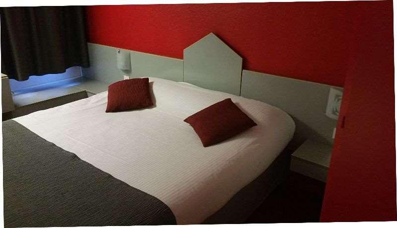 Brit Hotel 萨尔格米纳 客房 照片